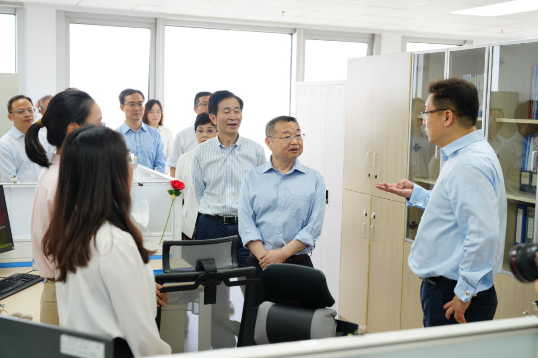 國(guó)家醫(yī)療保障局黨組書記、局長(zhǎng)胡靜林調(diào)研醫(yī)保研究會(huì)和《中國(guó)醫(yī)療保險(xiǎn)》雜志社